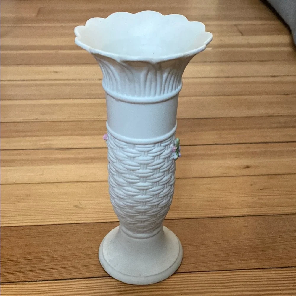 Elegant White and Pink‎ Floral Vase